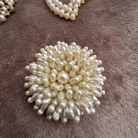Four vintage pearl brooch pins - Picture 3 of 6